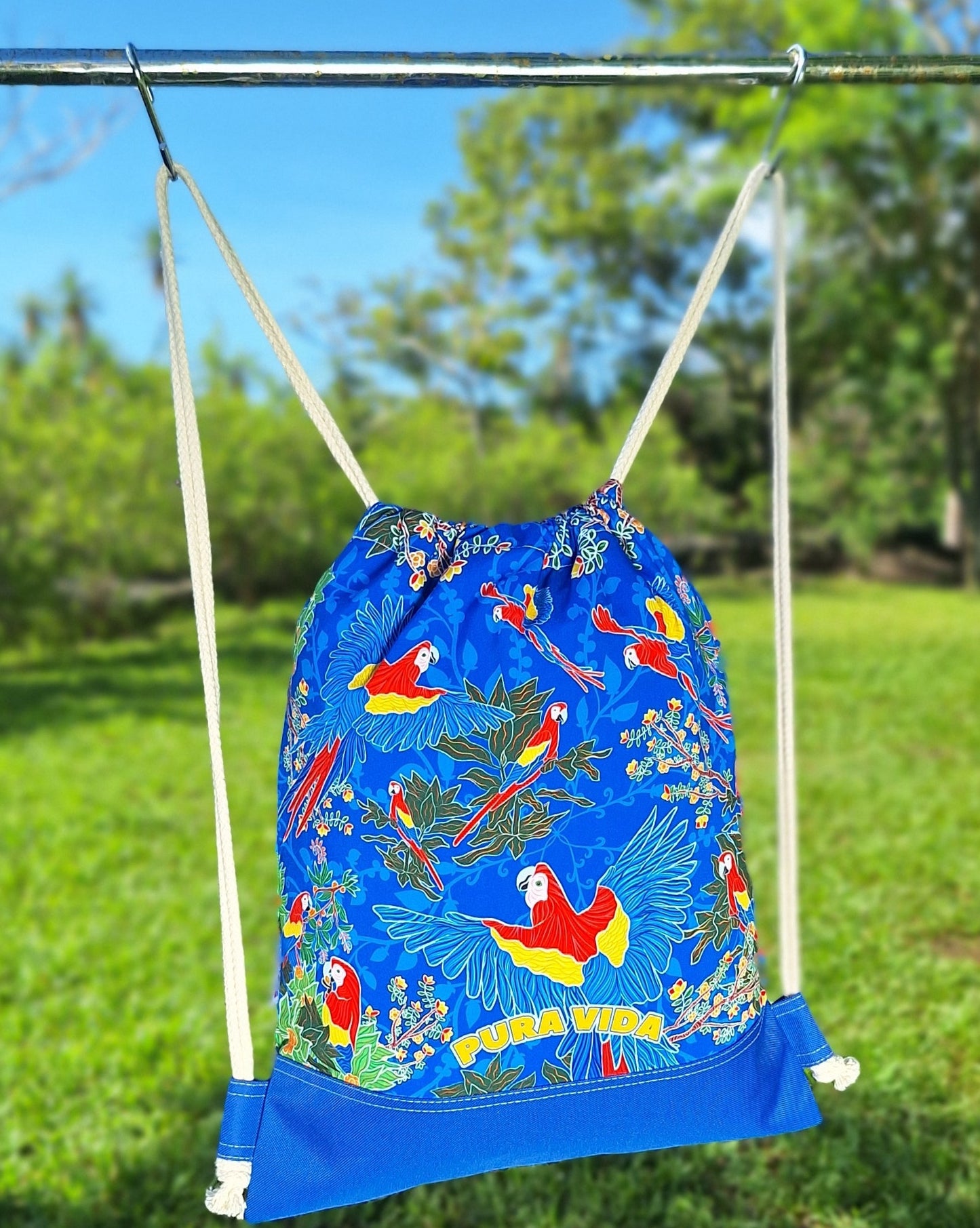 <tc>BLUE MACAWS STRING BAGS</tc>